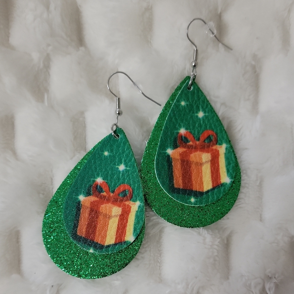 Green Glitter Teardrop Earrings with Gift Design